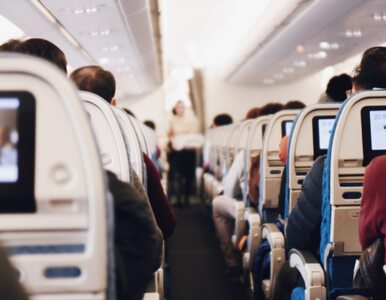 Nagi pasażer zabarykadował się w samolocie. Maszyna musiała zawrócić